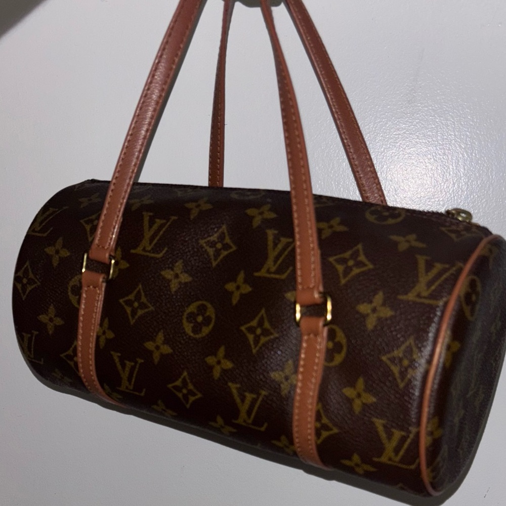 Louis Vuitton Textured Leather Detail